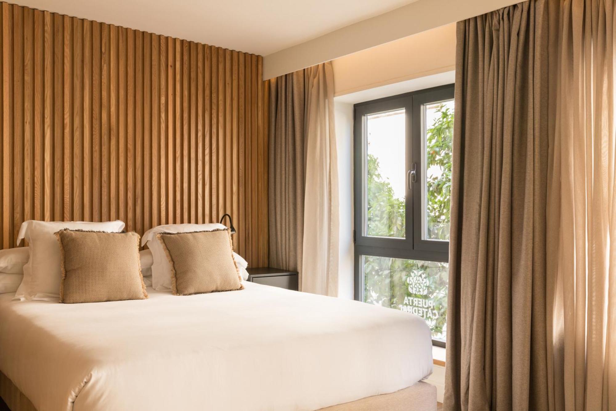 Puerta Catedral Suites Seville Phòng bức ảnh